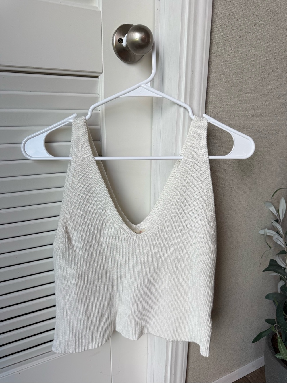 Le Lis Cream Knit V-Neck Tank